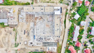 Salutari de la parterul blocului C2