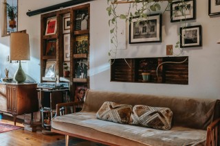 Arranging a classic living room 