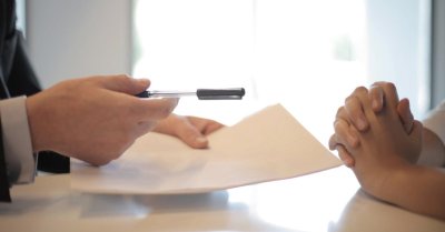 Contractul de vanzare-cumparare a unui imobil: acte, taxe, informatii utile